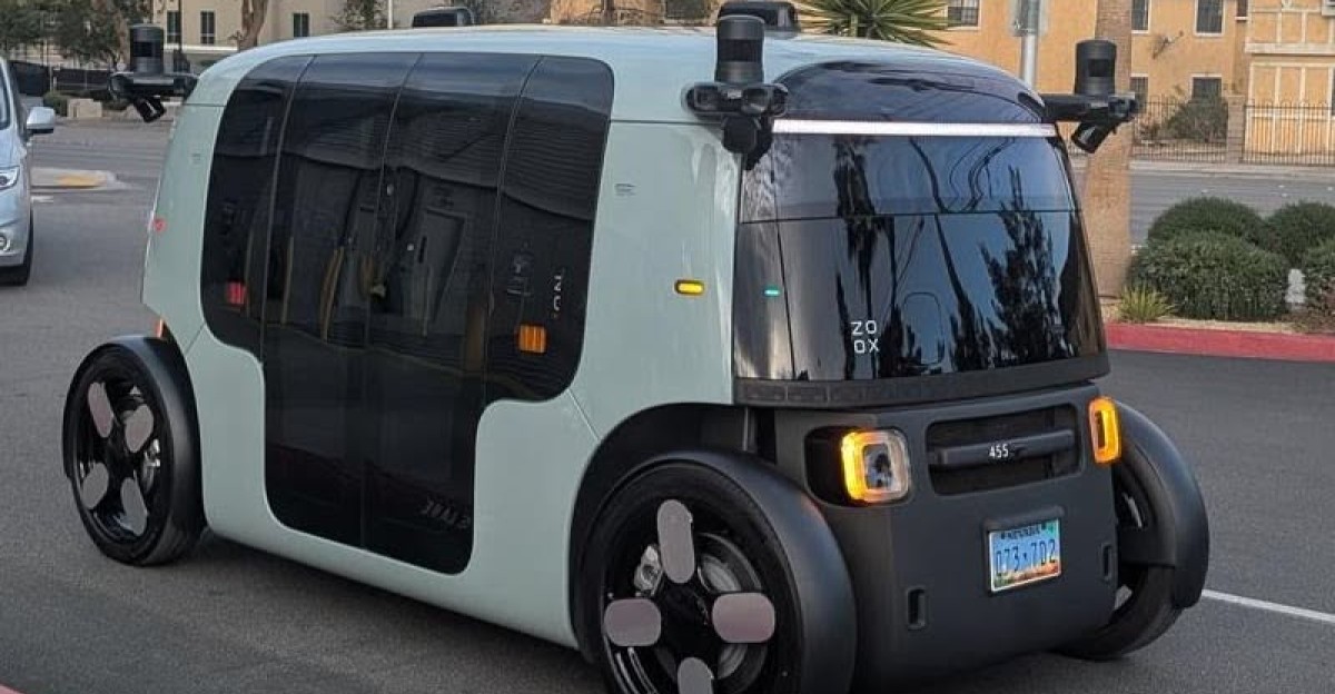 I Ride A Zoox Robotaxi At CES And It Goofs Up A Little Video Review by Shu Bertrand Founder of Aplat