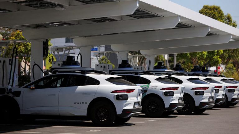 Uber’s 25‑Deal‑Style Robotaxi Push Targets a $40B Market as Waymo Tops 250,000 Rides a Week