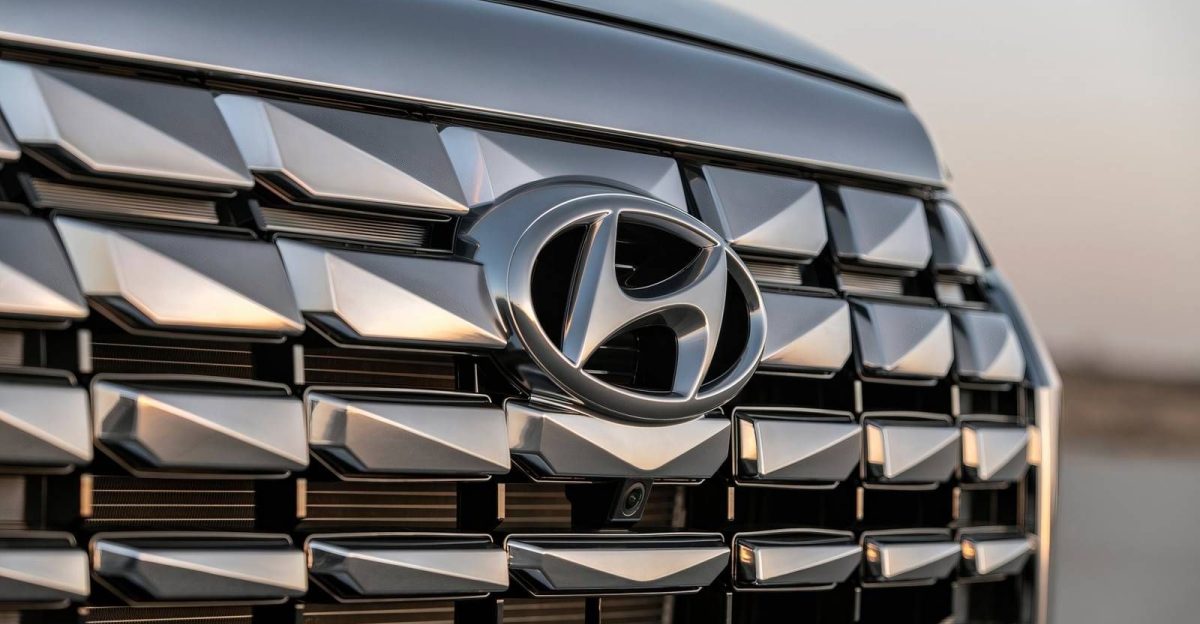 Half A Million Hyundais Have A Serious Seatbelt Problem by Pinterest Preview carbuzz com