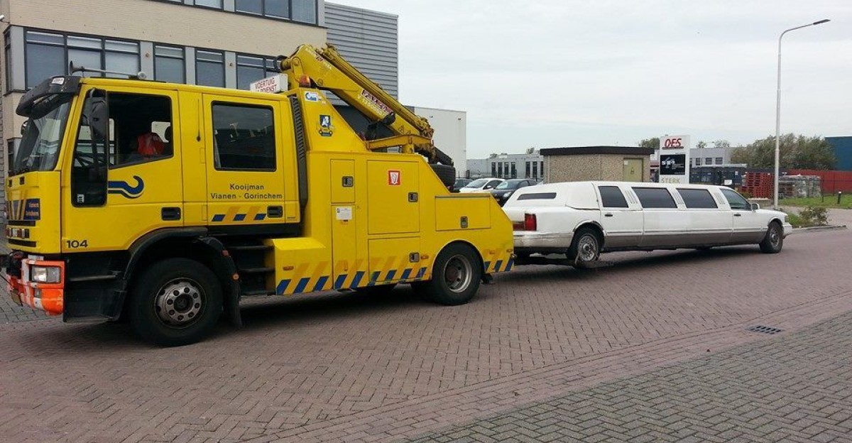 TOWING LIMO by Blagoy