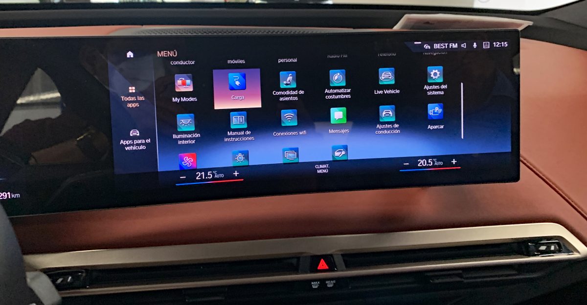 Central touchscreen and infotainment in the BMW iX San Jos Costa Rica