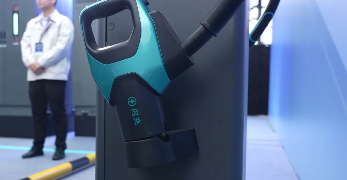 BYD Flash Charging 1500 kW charging gun demo