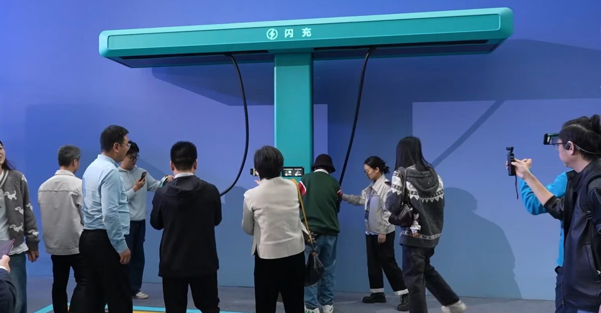 BYD Flash Charging 1500 kW charging station demo