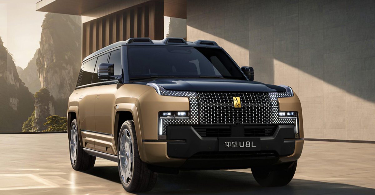 BYD Yangwang U8L EREV with 1 180 hp God s Eye A and 1 160 km