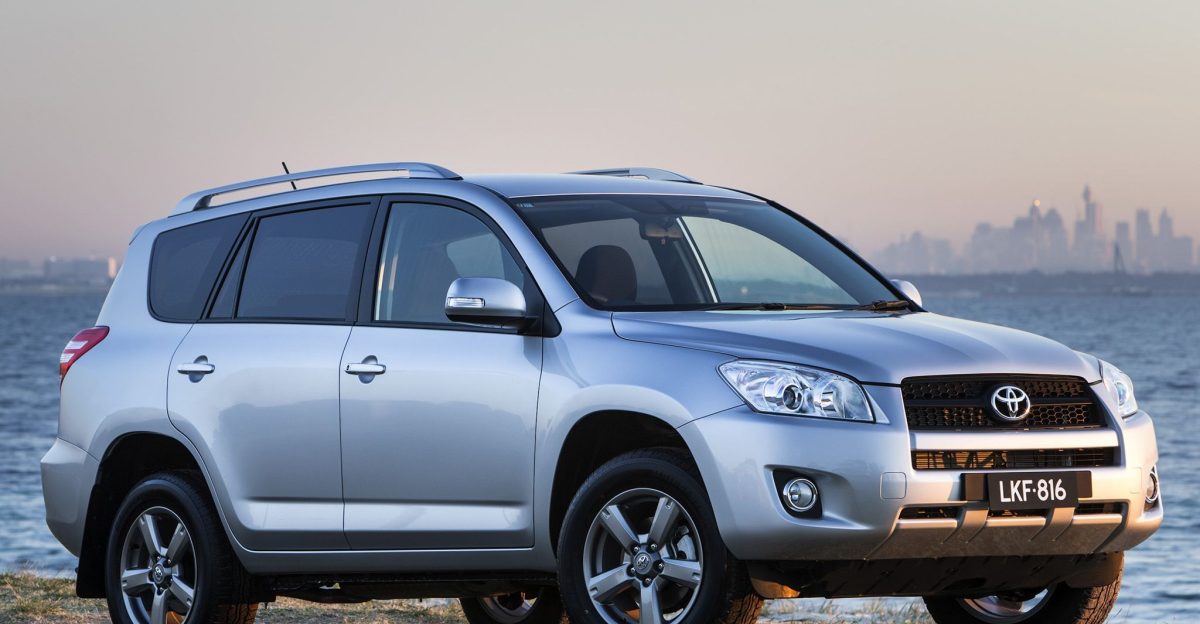 Toyota RAV4 Altitude 2012 by P Nakamura