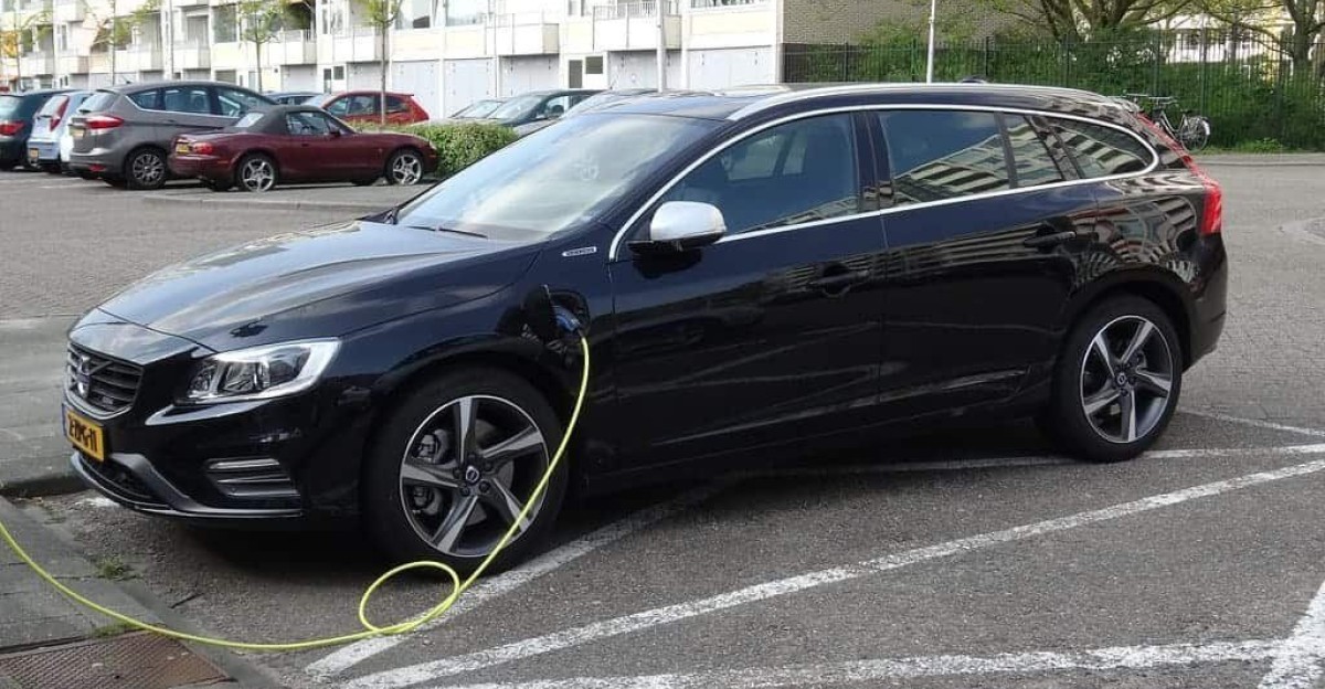 Hybrid vs Plug In Hybrid Electric Vehicles Difference and Comparison by Pinterest Preview askanydifference com
