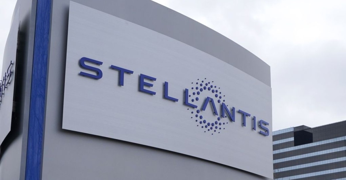 Unifor employees at Stellantis strike as deal deadline passes howthingsworks in by How Things Works