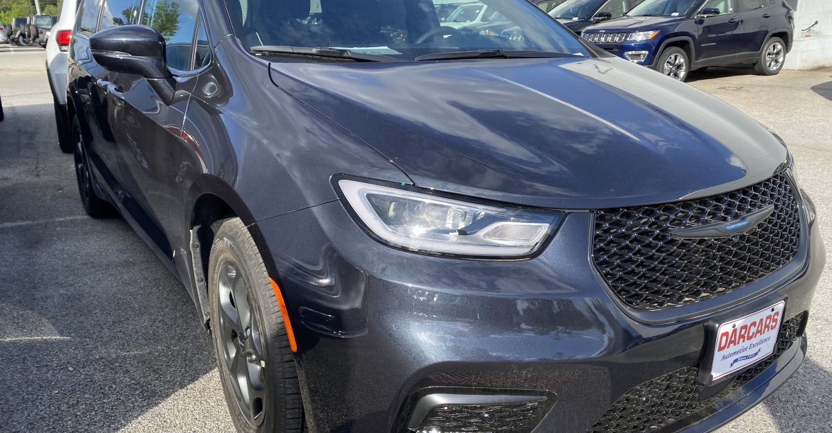 Front right side view 2021 Chrysler Pacifica S Hybrid