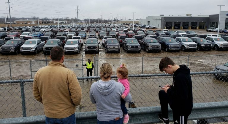 Thousands Of Fords Sit Unfixed For Months As Worst Mechanic Shortage In US History Empties 6,000 Service Bays