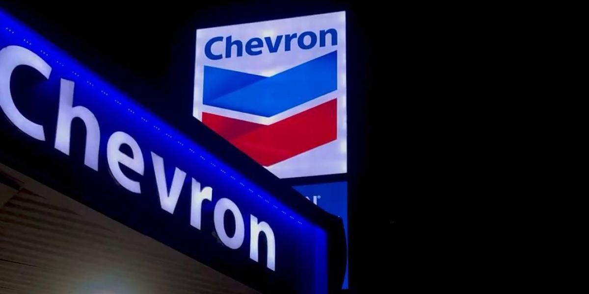 H by Osckar Ballesteros