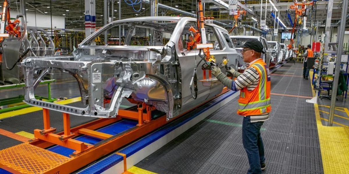 Ford, GM Production Plans Are Full of SUVs, Not Electric Vehicles by Car and Driver