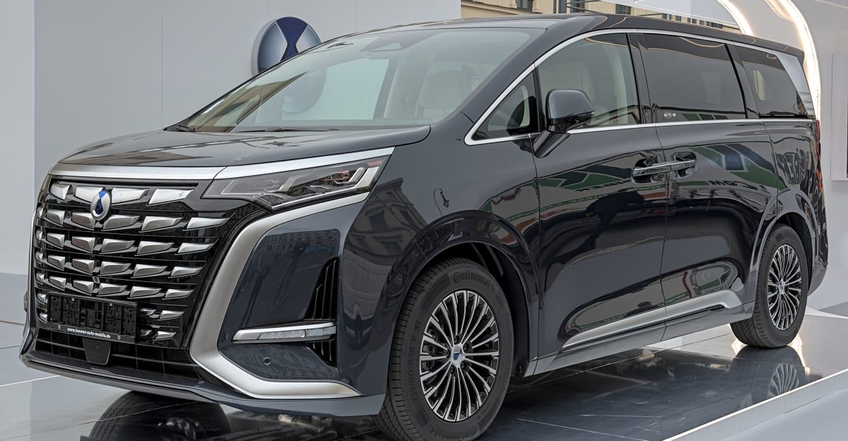 Denza D9 - Wikipedia