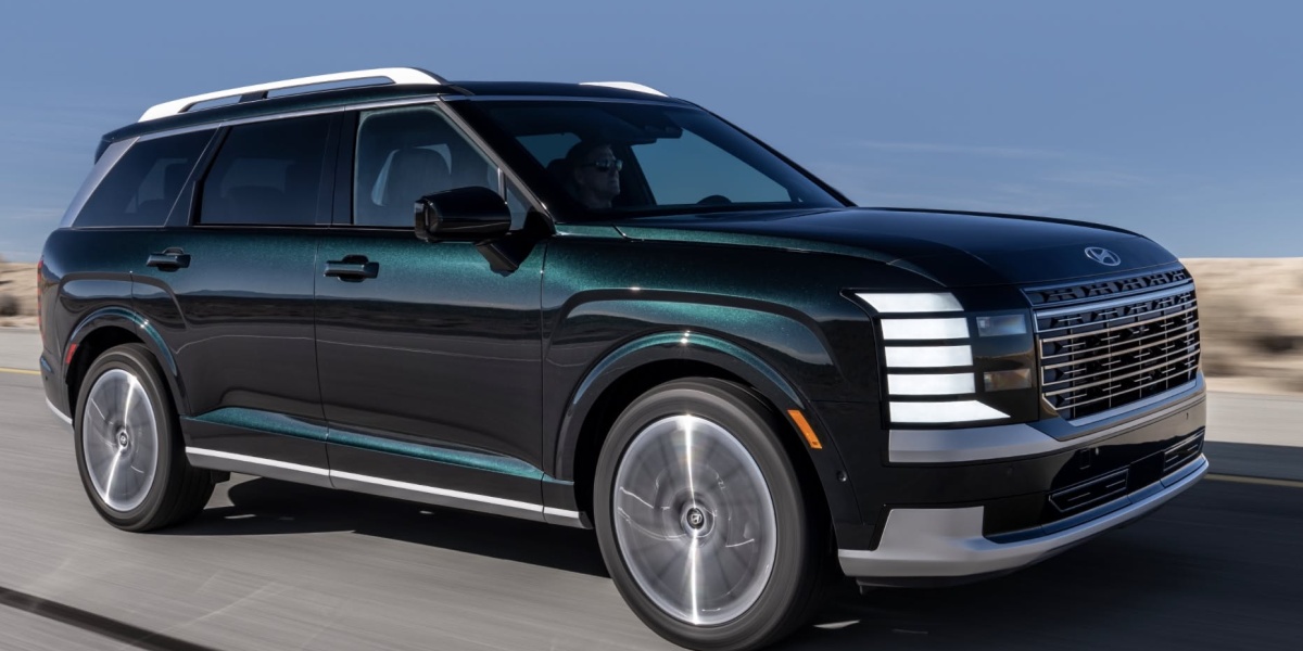 2026 Hyundai Palisade Hybrid HTRAC AWD Calligraphy Robust Emerald Green Pearl 3-Row 7-Passenger by Scott Brawley