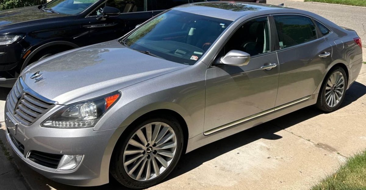 Hyundai Equus by Scott Brawley