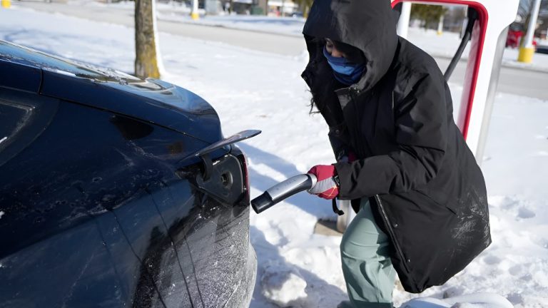 Biggest Winter Range Hit Since EPA Labels Began—Cold Turns EVs Into ‘Heaters With Wheels’