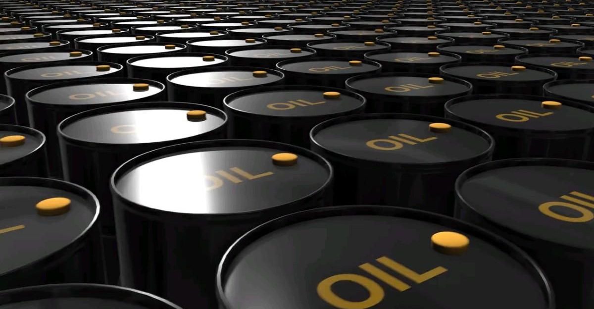 crude oil tanker by Debanhi Alexandra Cruz Castillo