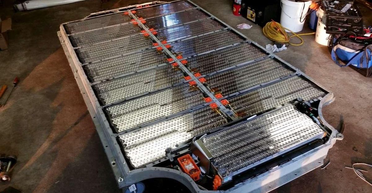 In an important New Year development Tesla in partnership with physicists from Canada s Dalhousie University filed a patent on December 26 for a new lithium-ion battery technology by Mark Bobsin