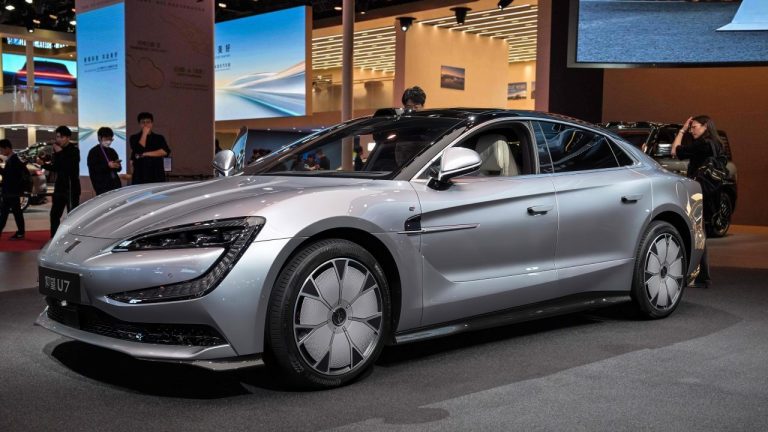 BYD Solves EV’s ‘Impossible Triangle’—1,006 KM Range And 5-Minute Charging Put Tesla On Notice