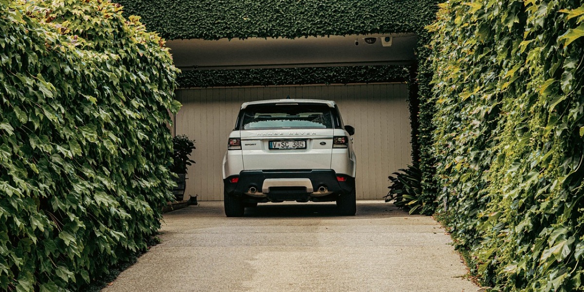 property, car wallpapers, house, real estate, court, land rover, car, garage, modern, hedges, cleas driveway, toorak, rich