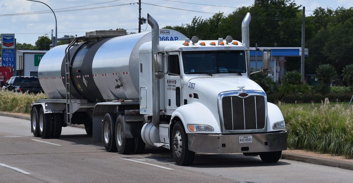 truck fuel tank road fuel truck 18 wheeler delivery dangerous hazardous oil gas petrol petroleum smoke stack driving route trade diesel street vehicle rig 2023 free photos traffic pictures energy industrial photography free pictures