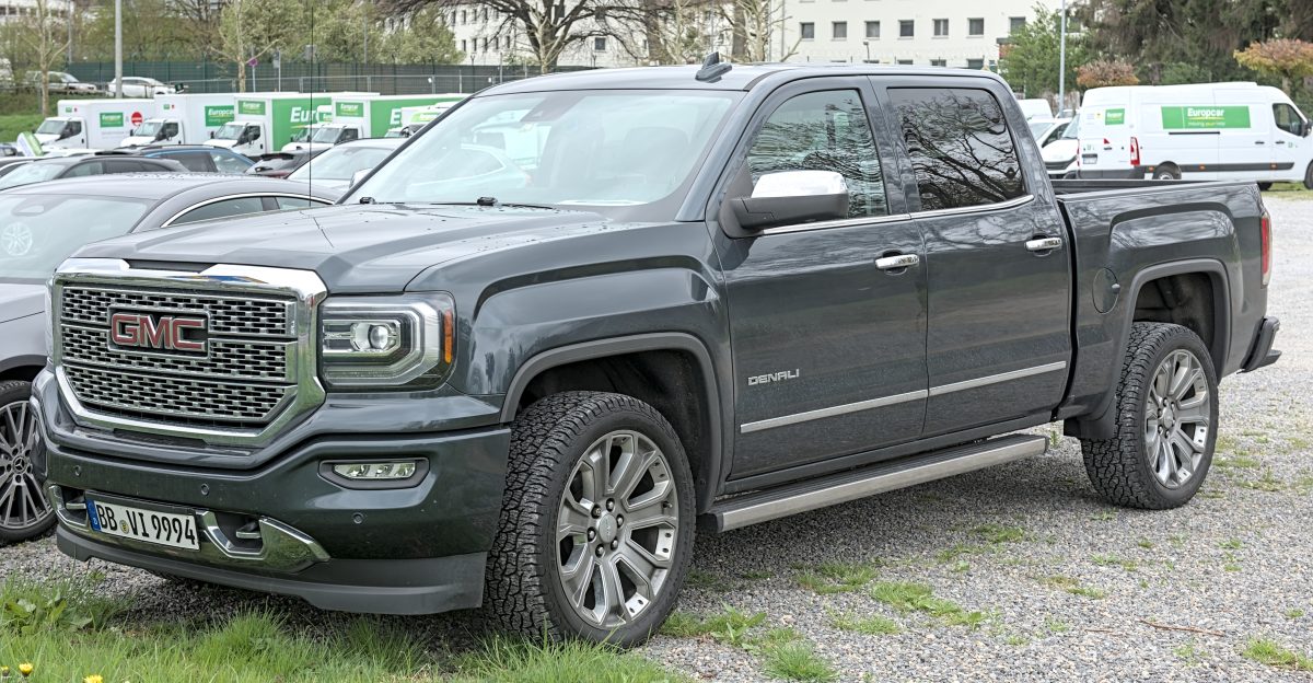 GMC Sierra GMTK2XX in Stuttgart-Vaihingen