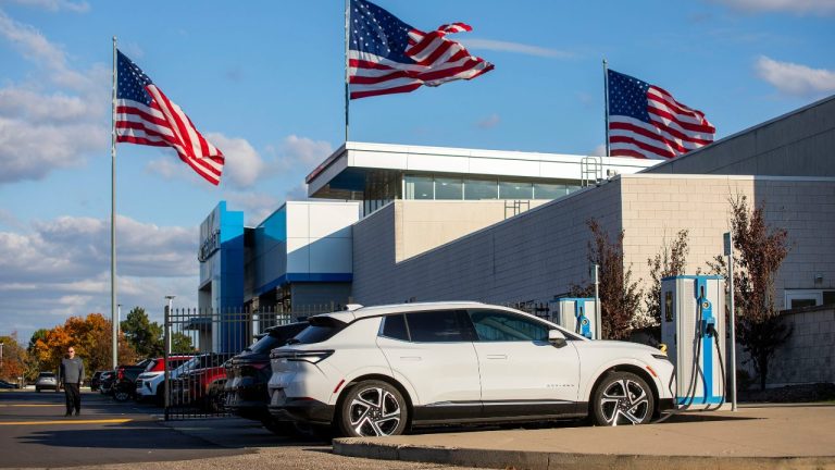 US EV Searches Jump 20% in Days as Gas Hits Highest Price in 3 Years