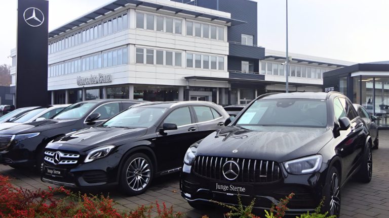 Mercedes-Benz Lot Seen ‘Completely Full’ As Payment Shock Slams Car Shoppers