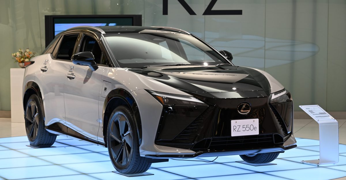Lexus RZ550e F Sport