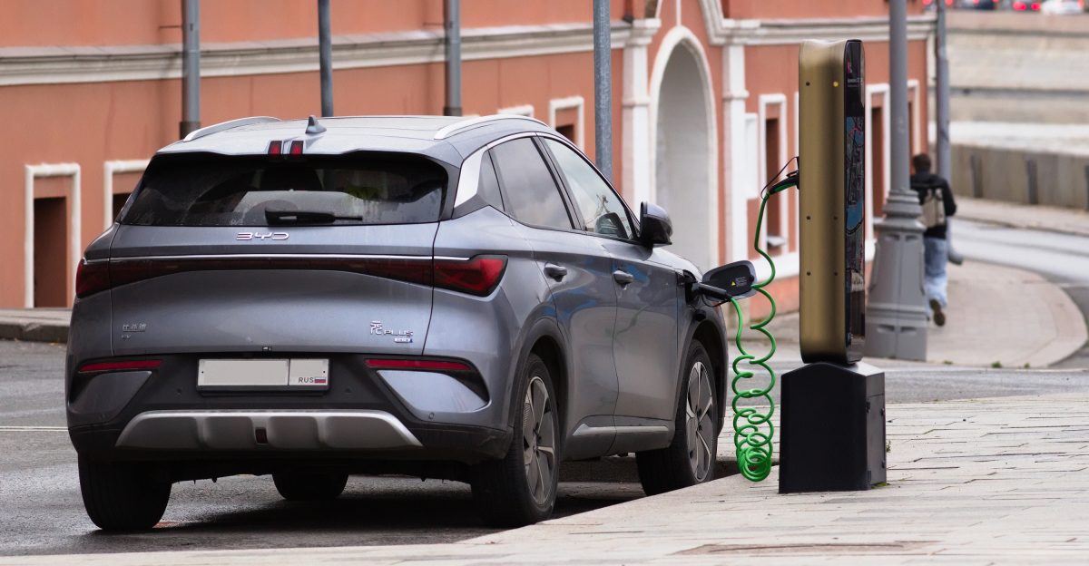 Moscow Bersenevskaya Embankment BYD EV at charger