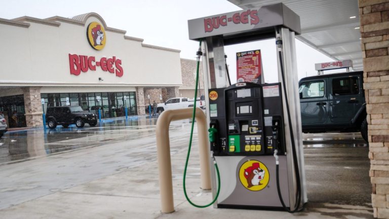 50 Million Card Users Hit As Buc-ee’s Axes Register Payments Nationwide—’Pay At The Pump’