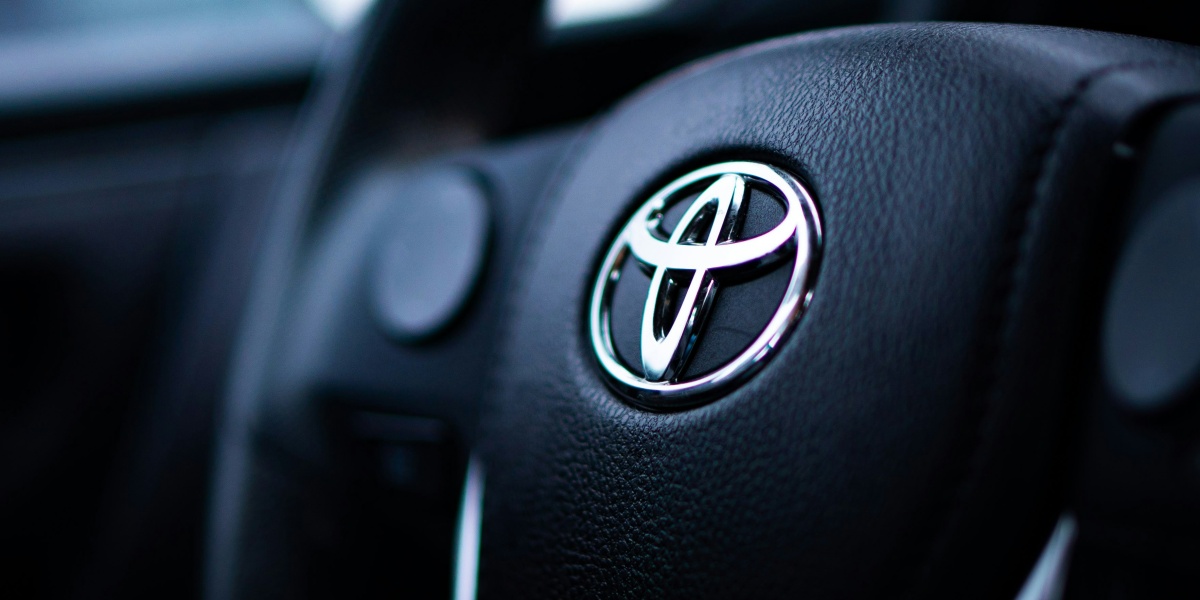 black toyota car steering wheel