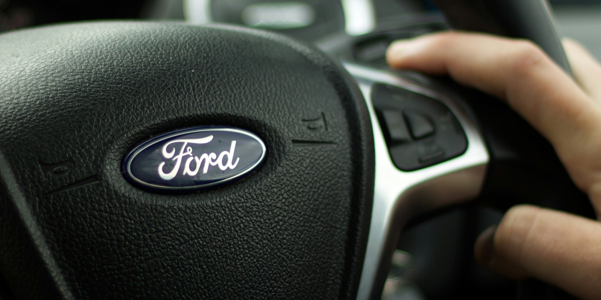 black nissan car steering wheel