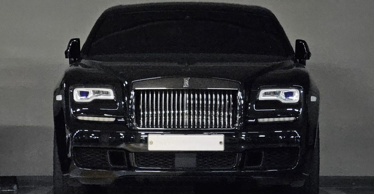 Black Rolls-Royce Ghost Black Badge I Series II sedan