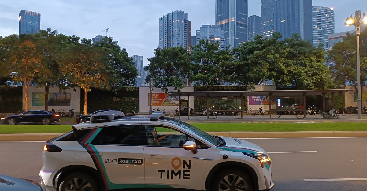 SZ Shenzhen Nanshan Qianhai Blvd in May 2024 Tesla Robotaxi service