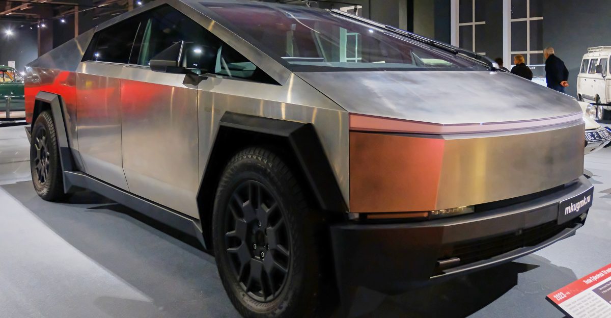 Muzey avtomobil noy tekhniki muzeynogo kompleksa UGMK v Verkhney Pyshme Tesla Cybertruck Tri motor AWD