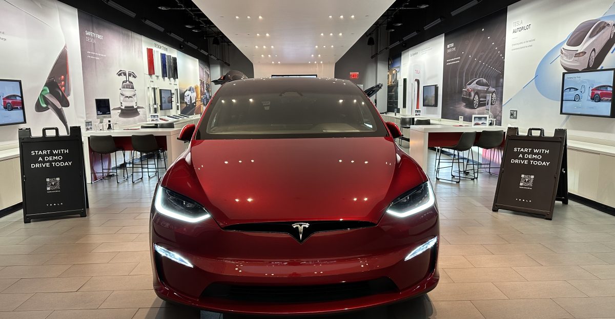 Tesla Showroom Dadeland Mall 27 November 2023