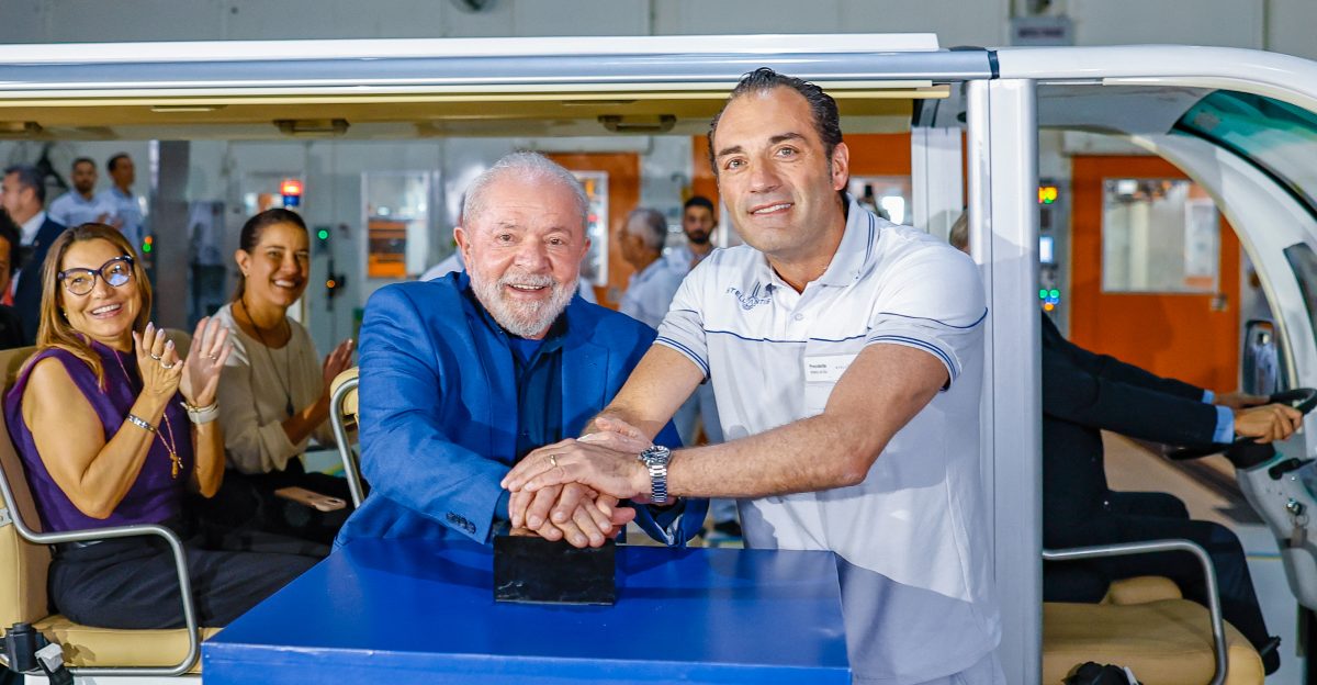 06 2023 - Senhora Janja Presidente da Rep blica Luiz In cio Lula da Silva Presidente da Stellantis Am rica do Sul Antonio Filosa durante visita s instala es do Polo Automotivo de Goiana Polo Automotivo de Goiana - PE Foto Ricardo Stuckert PR
