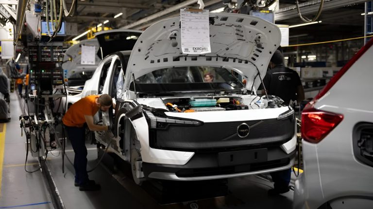 Volvo’s Rushes Largest OTA Fix In Auto History To 2.5M Vehicles—$40K SUV ‘Impossible To Live With’