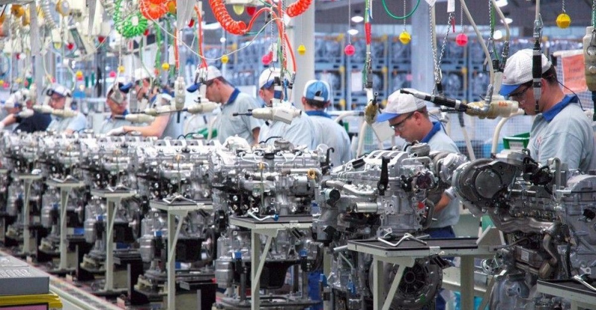 Toyota inwestuje w swoje zak ady w Polsce Toyota Polska inwestycje badania produkcja samochody hybrydy by m j-samoch d pl