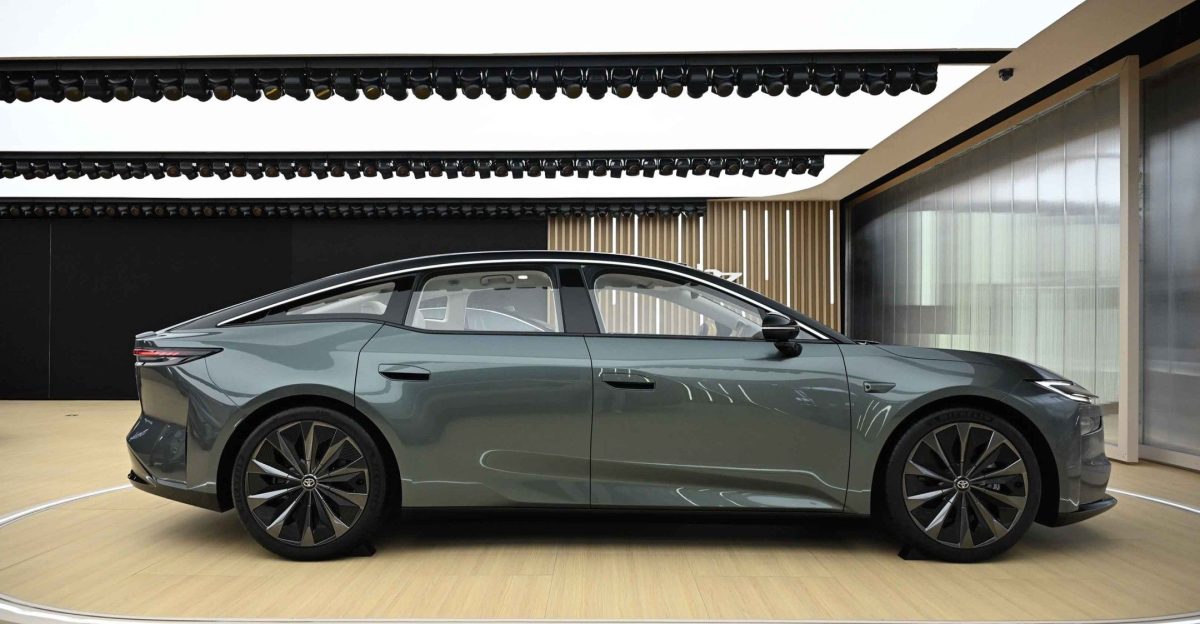 Toyota bZ7 DailyRevs The 2026 Toyota bZ7 is a China-exclusive electric sedan developed through the GAC Toyota joint venture It features a sleek fastback design with modern LED lighting elements The bZ7 is expected to utilize BYD s Blade battery technology and electric motors toyota toyotabz7 ElectricSedan by Daily Revs