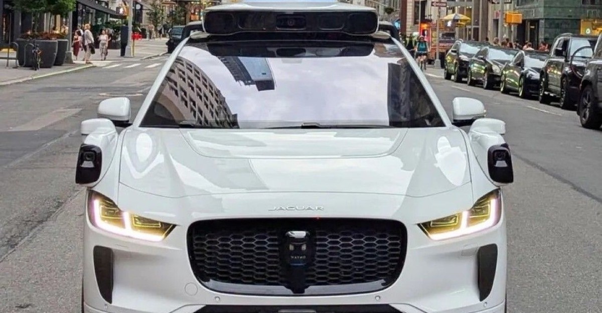 Baby delivered in Waymo continues proud tradition of not making it to the hospital EXCLUSIVE A pregnant woman in San Francisco gave birth inside a Waymo robotaxi Monday night en route to UCSF Medical Center marking the latest milestone in the driverless car saga that no one saw coming - except everyone with more than six months of experience behind the wheel of a ride-share vehicle According to The SF Standard Waymo s remote team detected unusual activity and called 911 though the veh by Fay Golding