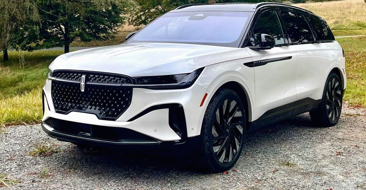 I just drove the Lincoln Nautilus 2024 - and it s the most luxurious hybrid SUV of the year by Chrissy