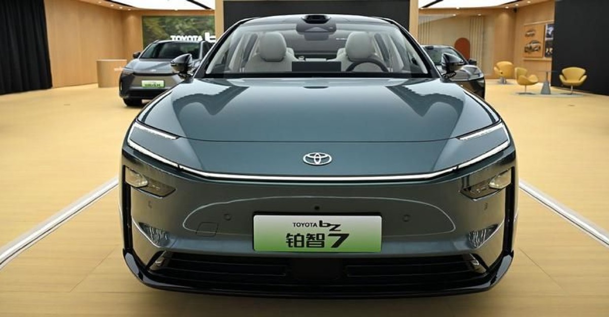 Toyota bZ7 2025 by Jurij Senkewitsch