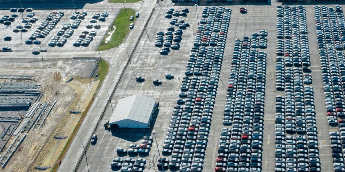 Aerial view of a vast car storage facility in Chattanooga, Tennessee.